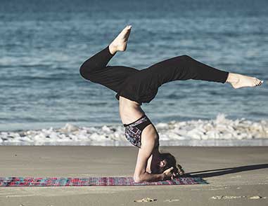 Йoга для начинающих в домашних условиях